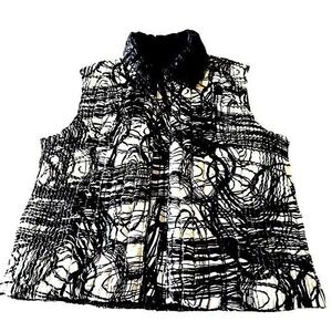 Reversible women's puffy/stretch vest reversible Size M black & white geometric